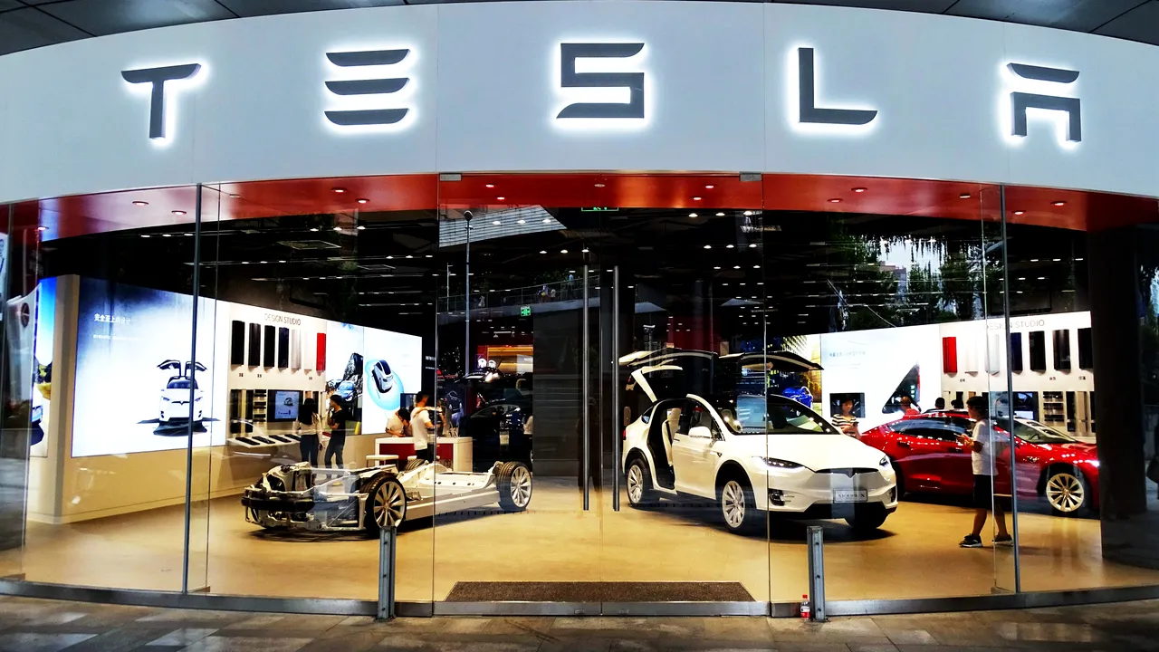 Deschide Tesla primul showroom la Bucureşti?