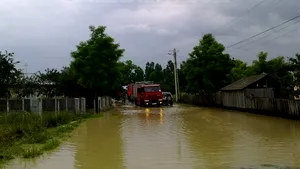 Suceava: Cartierul Iţcani, inundat în urma unei deversări controlate din lacul Lipoveni