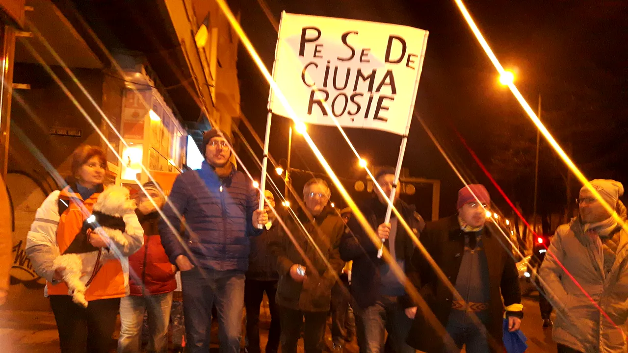 Zeci de mii de oameni au protestat în mai multe oraşe ale ţării / Harta manifestaţiilor  