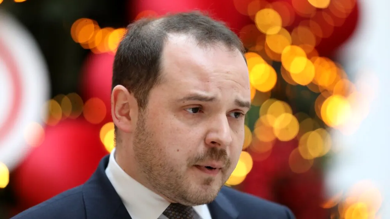 „La ora 12 se filmează în spitale private