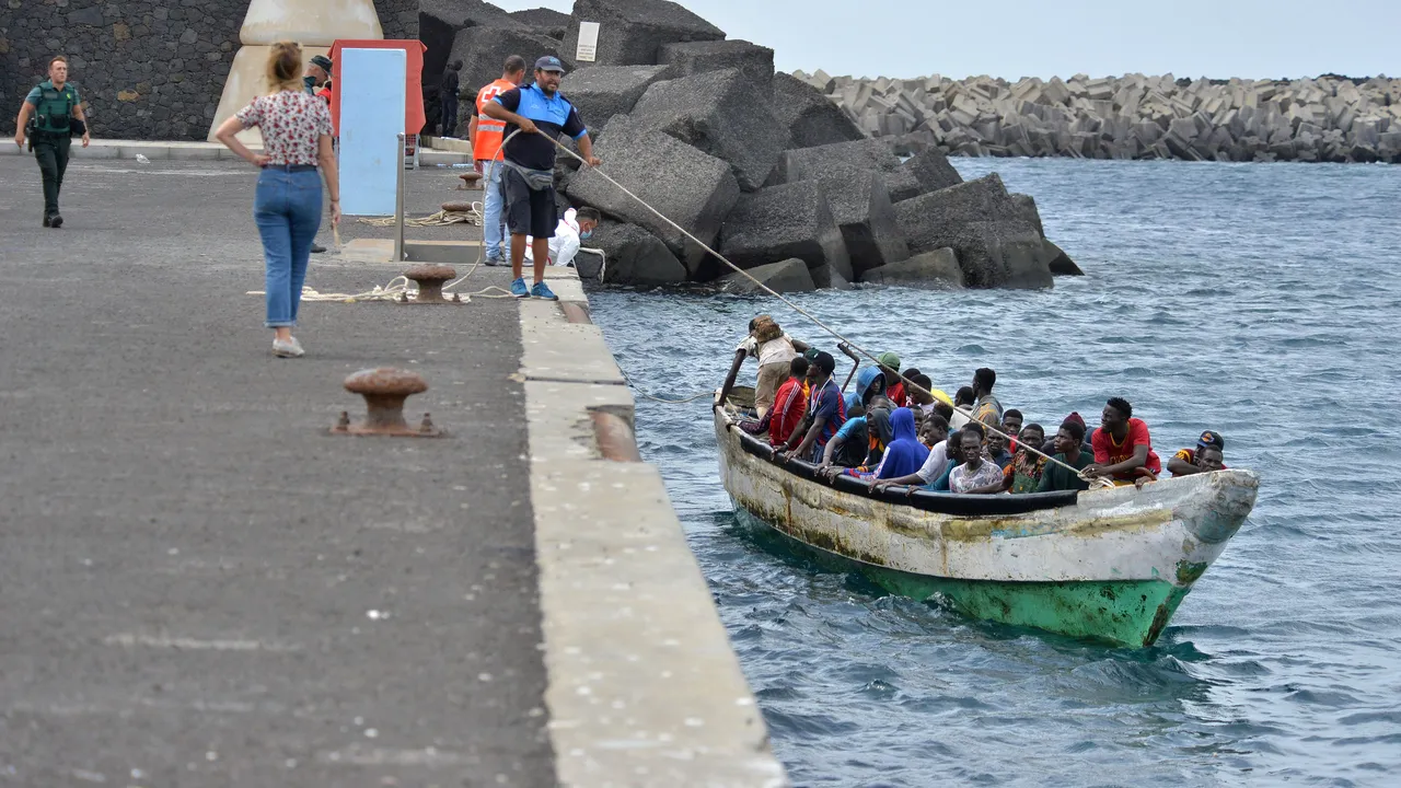 Record de migranţi interceptaţi de poliţia spaniolă. Peste o mie au ajuns în Insulele Canare