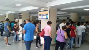 Direcţiile Permise de Conducere şi Înmatriculare a Vehiculelor, deschise sâmbătă în 12 judeţe. Programul unităţilor