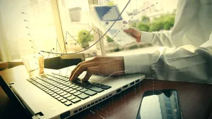 Noile calcule privind impactul măsurilor anunţate de Guvern asupra salariilor: 3 scenarii posibile pentru salariaţi şi angajatori după introducerea taxei de solidaritate şi scăderea impozitului la 10%