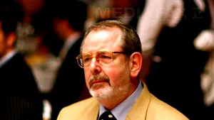 Un senator PDL îi scrie lui Băsescu: Opiniile despre rege, probe de ignoranţă ce vă descalifică