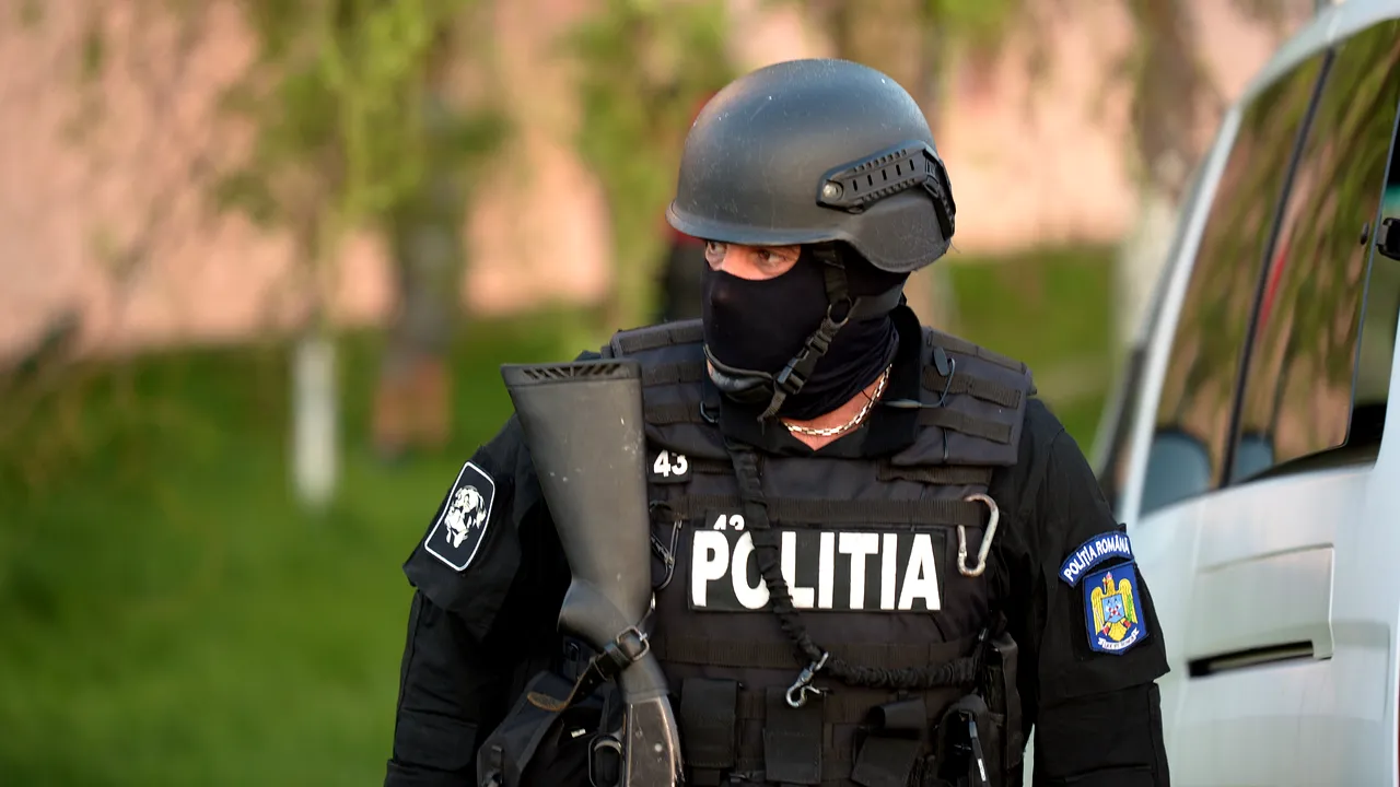 Percheziţii la fostul şef Transelectrica, Marius Dănuţ Caraşol, acuzat că şi-a falsificat diploma de licenţă/ Care este prejudiciul estimat de procurori