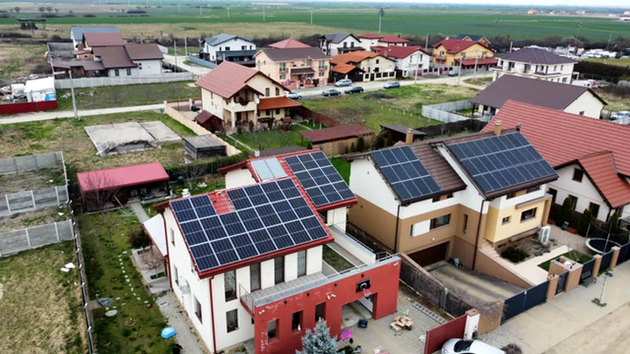 STUDIU: Piaţa de sisteme fotovoltaice rezidenţiale din România are un potenţial de 24 de miliarde de euro
