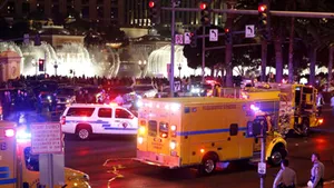 INCIDENT tragic în Las Vegas: O persoană a murit, iar 36 sunt rănite după ce o maşină a plonjat în mulţime - VIDEO
