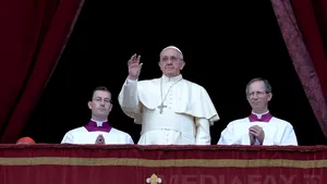 Papa Francisc îndeamnă la iubirea lui Dumnezeu şi pledează pentru pace. MESAJUL 