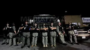 Prima noapte de calm la Ferguson, după vizita secretarului american al Justiţiei - FOTO