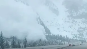 Avertismentul salvamontiştilor cu privire la producerea avalanşelor: Nu contează grosimea stratului de zăpadă 