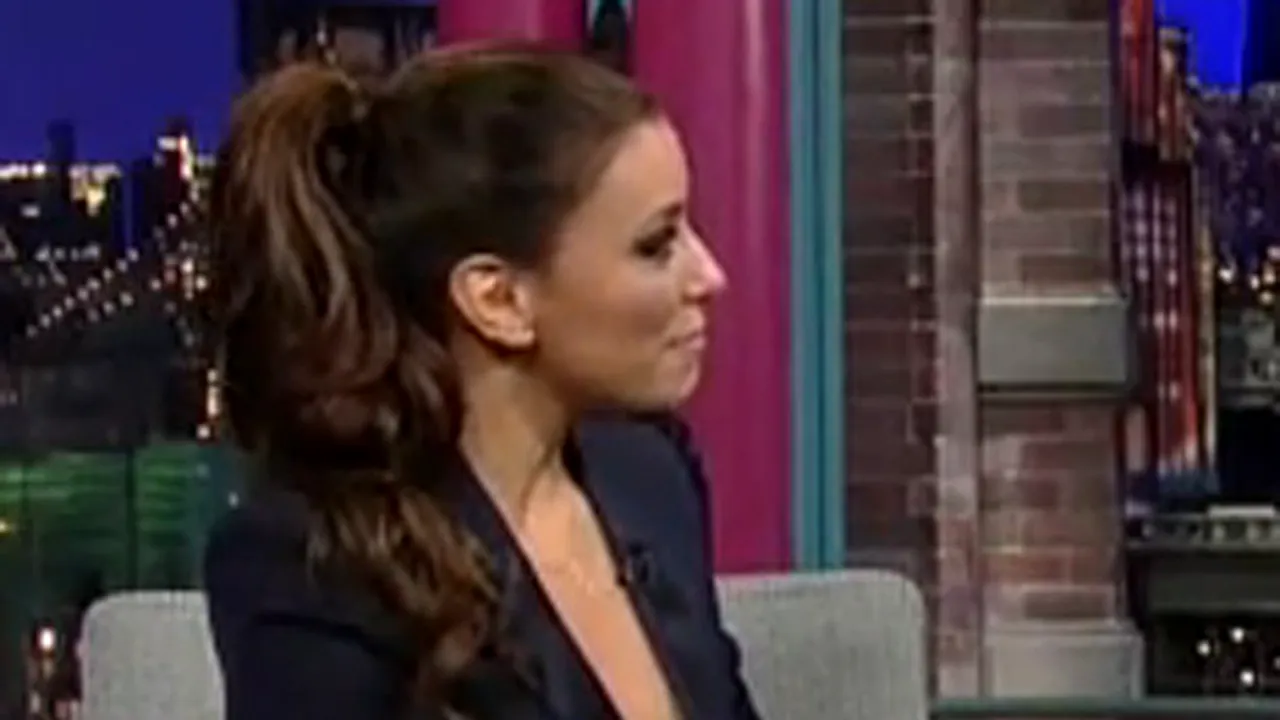 Eva Longoria, cu sânul la vedere într-o emisiune TV - VIDEO