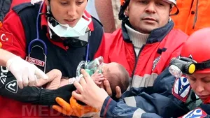 Salvare miraculoasă în Turcia: Nou-născut de 15 zile, găsit în viaţă sub dărâmături la 48 de ore de la cutremur - FOTO