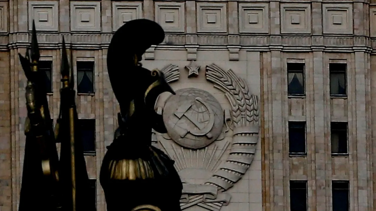 Un militar italian acuzat de spionaj în favoarea Rusiei şi un oficial rus au fost reţinuţi în flagrant