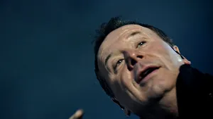 Simple Minds au concertat pentru o Sală Polivalentă pe jumătate goală