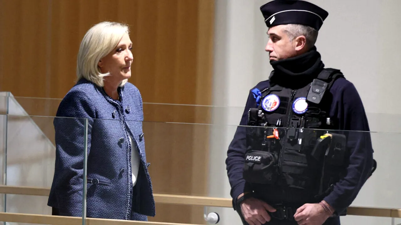 Curg reacțiile după blocarea lui Le Pen. 