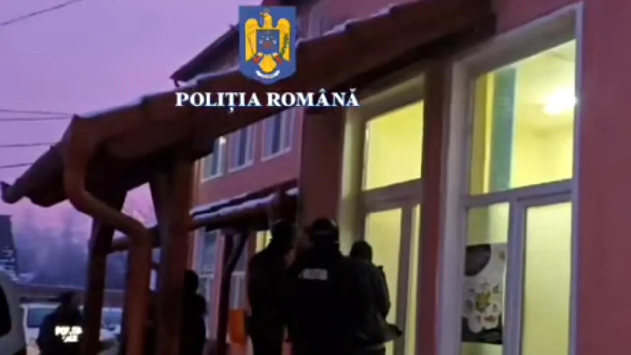 Primarul şi fostul primar din Augustin, judeţul Braşov, reţinuţi de procurori
