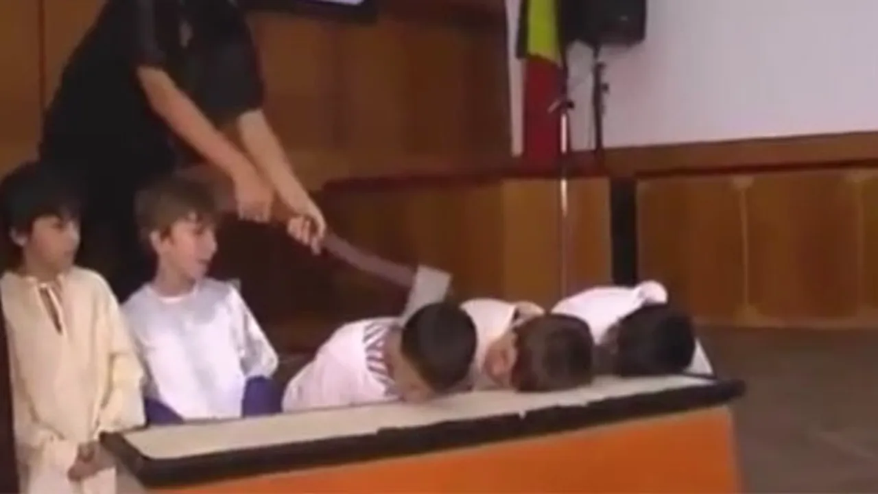 Constanţa - Controverse privind o serbare de la o şcoală privată, legată de uciderea Brâncovenilor: Copii de opt-nouă ani, ”decapitaţi” de un ”călău” - VIDEO