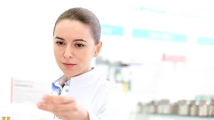 Cine a deschis prima farmacie de poezie din lume care prescrie versuri în loc de medicamente - FOTO
