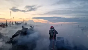 Cauza incendiului care a distrus beach barurile H2O și Crazy din Mamaia. Flăcările au mistuit 600 de metri pătrați