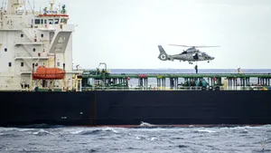 Marina franceză confiscă un petrolier din flota fantomă a Rusiei. Macron: Navele urmăresc să finanțeze efortul de război al Rusiei