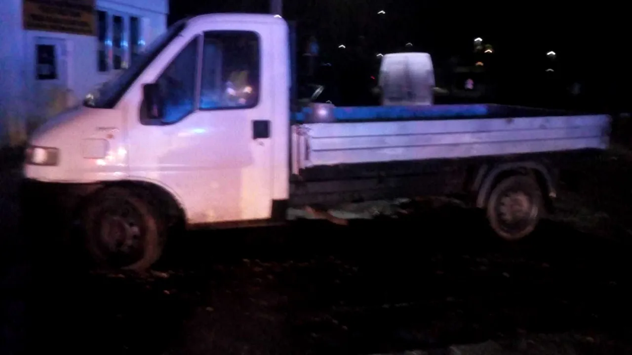 Doi copii aflaţi pe trotuar, răniţi grav de o maşină care se angajase într-o depăşire riscantă