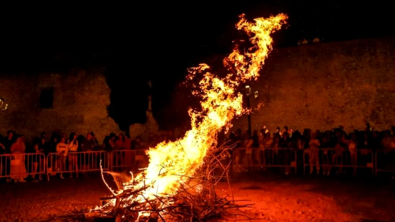 Valul de căldură oprește una dintre cele mai populare tradiții din Spania. Zeci de orașe renunță la focurile de San Juan
