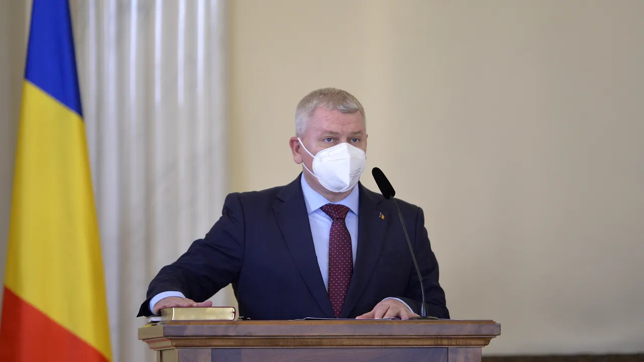 Florin Roman oferă replica contestatarilor: acuzaţia de plagiat la adresa mea este nefondată