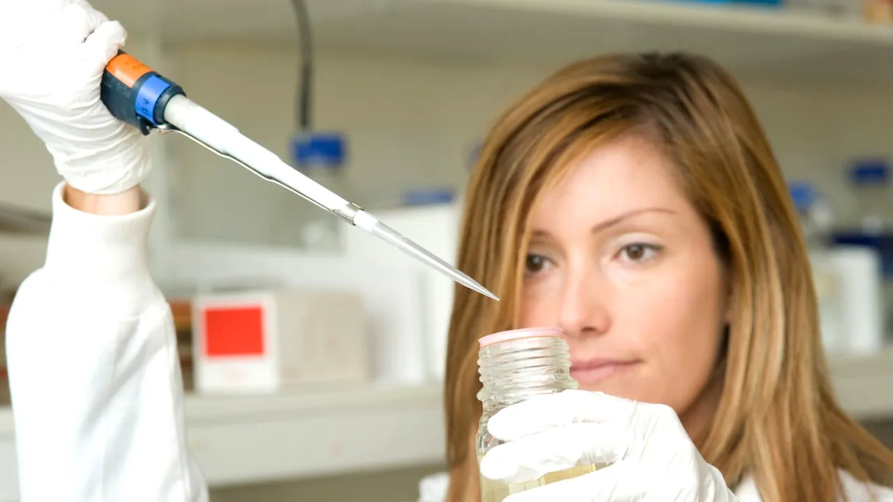 Cursă strânsă pentru vaccinul anti Covid. Johnson & Johnson anunţă cel mai mare studiu clinic