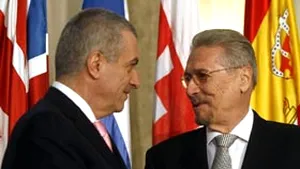 Tăriceanu şi Constantinescu au semnat protocolul de fuziune PNL-AP