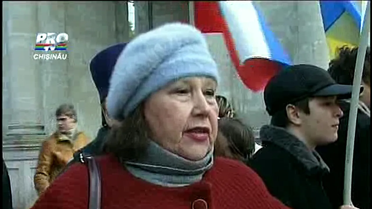 Câteva zeci de persoane au cerut la Chişinău ca rusa să fie a doua limbă de stat