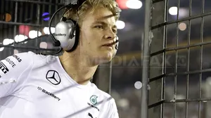Rosberg a abandonat în Singapore din cauza circuitelor electronice 