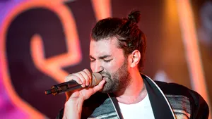 Cuplul momentului! Smiley are o iubită superbă, vedetă la postul TV concurent