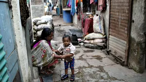 Statele din India vor să limiteze numărul de copii pe familie şi oferă stimulentele pentru sterilizare