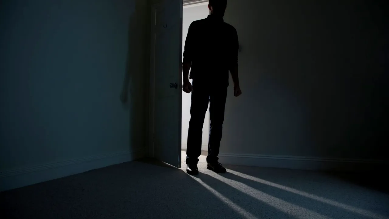Un cunoscut scriitor francez, anchetat după ce a fost acuzat de pedofilie