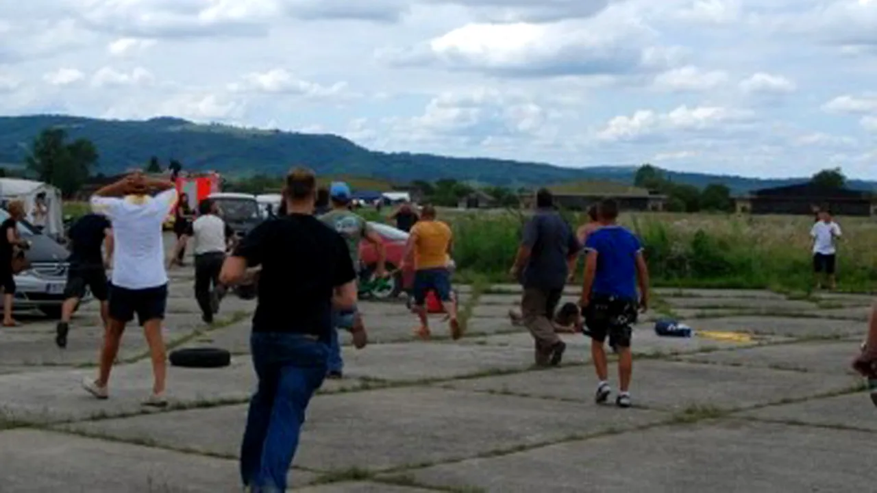 Tânărul care a accidentat patru persoane pe pista Aeroportului Caransebeş a fost reţinut