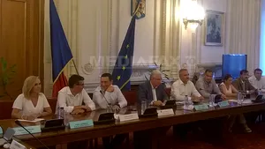 Senatorii PSD, reuniţi în prezenţa lui Victor Ponta. Ilie Sârbu: Noul lider va trebui să mobilizeze grupul / Surse: PSD îl susţine pe Sârbu pentru o funcţie la Curtea de Conturi