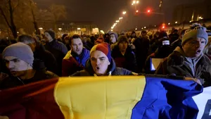 GALERIE FOTO În jur de 100 de persoane protestează la Cluj-Napoca faţă de proiectul graţierii