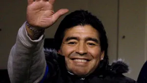 Maradona revine pe teren