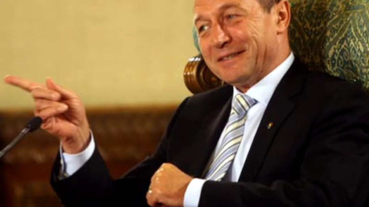 Băsescu: Cei ce invocă stabilitate politică sunt cei care au demisionat în bloc şi au iniţiat moţiune