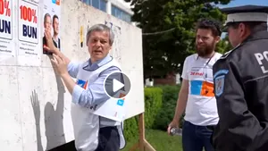 Scene comice de campanie. Cioloş, „prins” în timp ce lipea un afiş şi luat la întrebări de un poliţist local din Teleorman