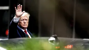 Trump cere publicarea mandatului de percheziţie / Surse: FBI a căutat documente despre arme nucleare