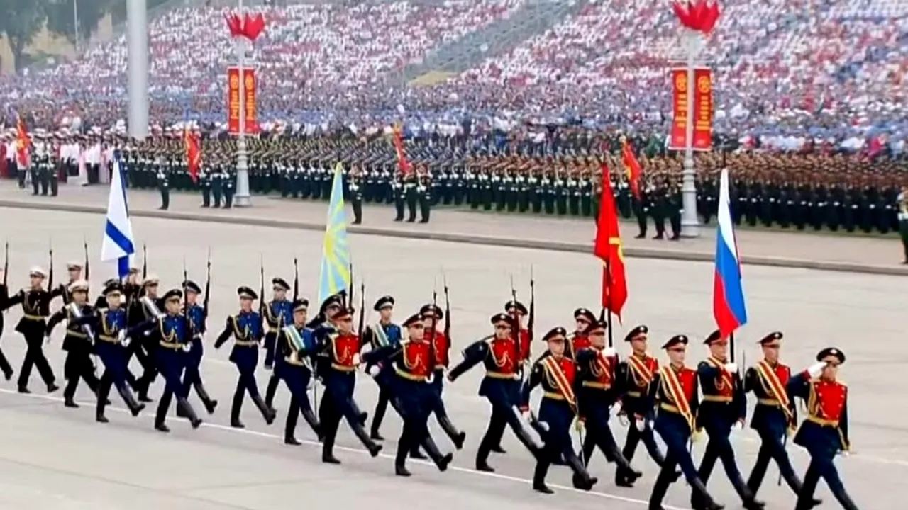 China își expune miercuri arsenalul militar într-o paradă controlată cu strictețe
