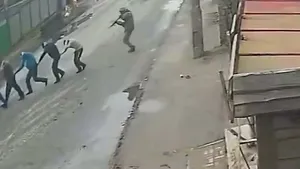 Dovezi ale crimelor de război săvârşite de ruşi în Ucraina: un video arată momentele dinaintea execuţiei unor civili