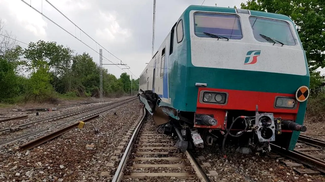 ACCIDENT feroviar în Italia: Cel puţin zece persoane au fost rănite după ce un tren a deraiat | VIDEO