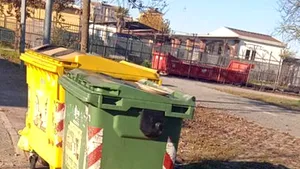 Imagini virale în Italia. Un sicriu gol a fost găsit lângă un tomberon 