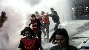 Doi morţi în confruntările dintre manifestanţi şi poliţie la Istanbul