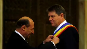 Băsescu îl felicită pe Iohannis şi îi urează succes în exercitarea mandatului 