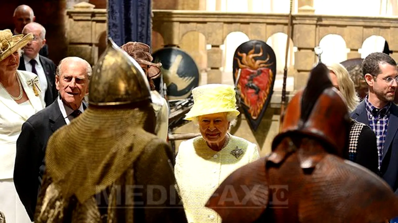 Regina Elizabeth a II-a a vizitat platoul de filmare al serialului 
