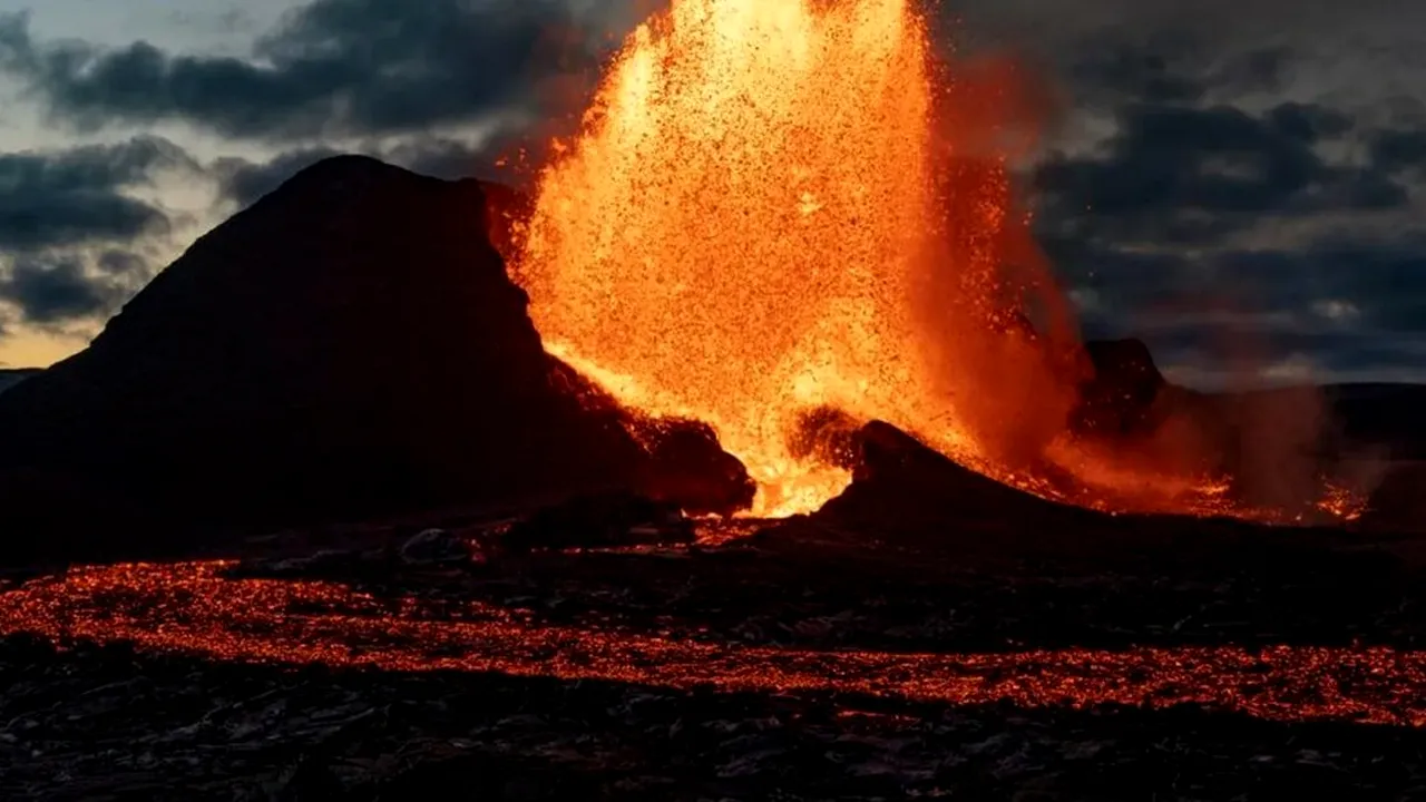 Un vulcan din Filipine a început să erupă după o pauză de câteva luni