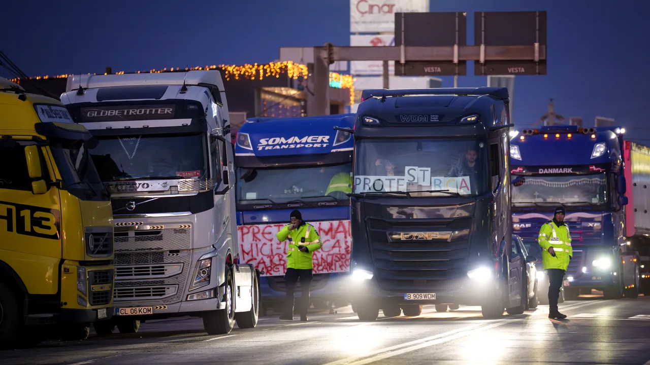 Şoferii de TIR nu vor mai fi amendaţi pentru lipsa rovinietei dacă aşteaptă mult în vămi